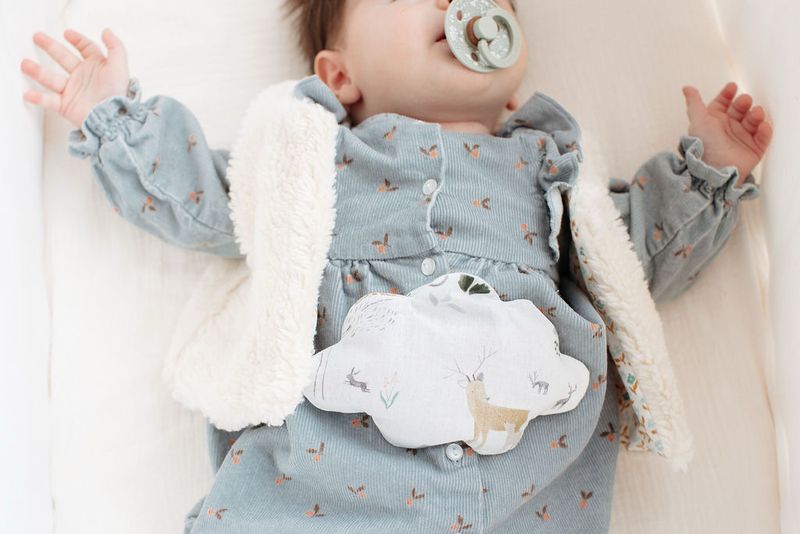 kettle-colic-baby-window-seed-joli-samedi