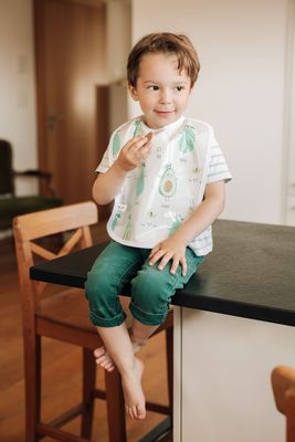 Avocado Waterproof Bib - Fun and Effective Protection for Baby's Meals