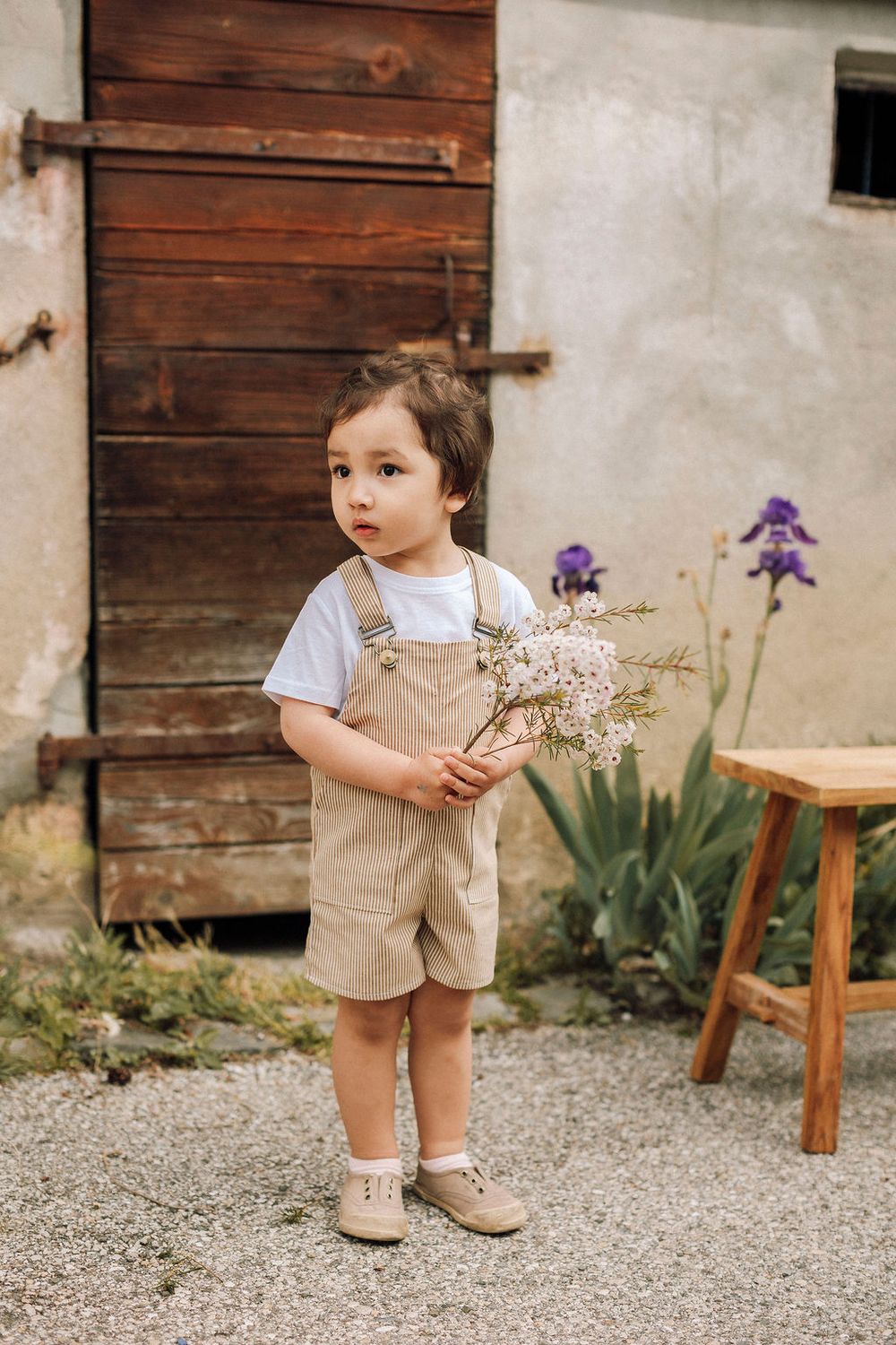 ​Salopette Courte Unisexe en Coton Rayé – Bleu ou Ocre (2 à 8 ans)