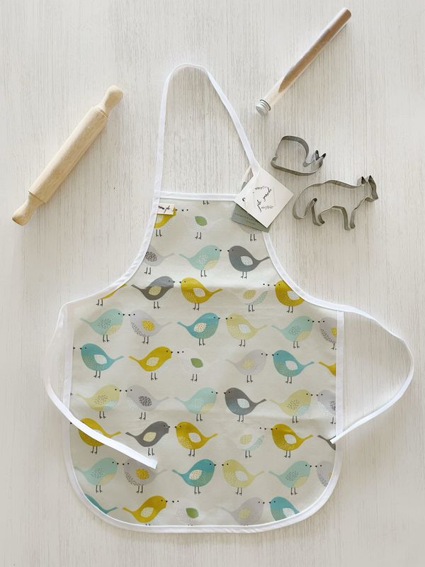 apron-kitchen-children-impermeable-montessori-birds-white-ribbon-joli-samedi