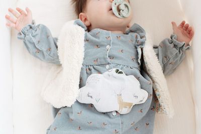 kettle-colic-baby-window-seed-joli-samedi