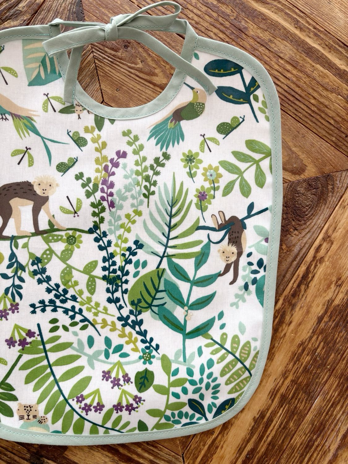 Waterproof Jungle Bib – Fun and Protection for Baby’s Mealtimes