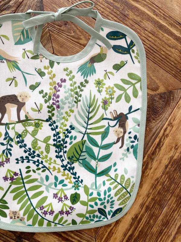 Waterproof Jungle Bib – Fun and Protection for Baby’s Mealtimes