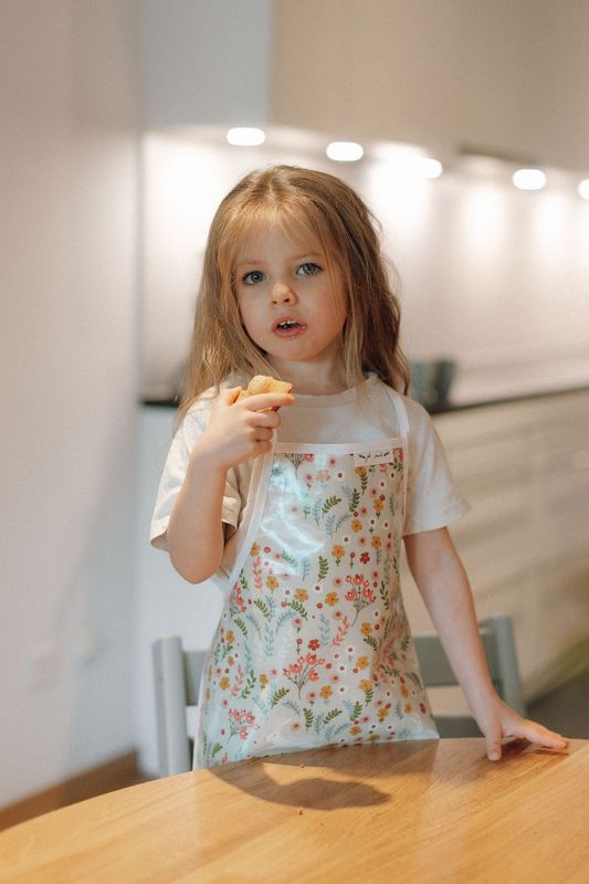 ​Waterproof Kids Kitchen Apron Rabbits &amp; Flowers – Softness and Creativity for Everyday Moments