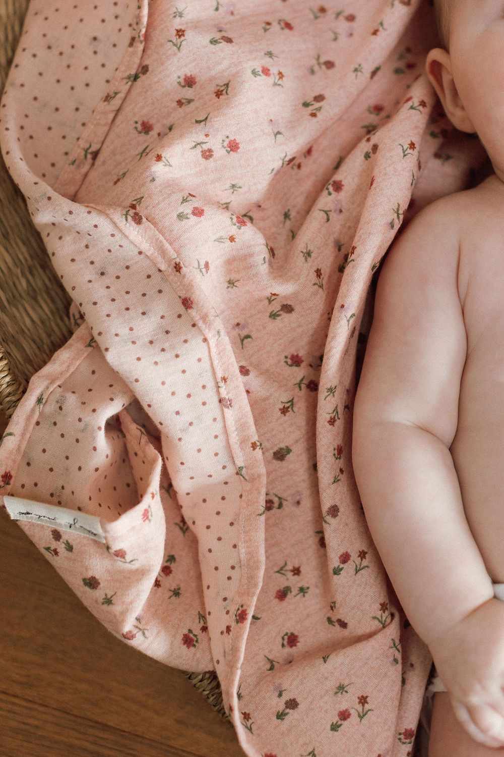 Organic Cotton GOTS Baby Swaddle – Flowers &amp; Dots Motifs – Soft, Versatile and Practical