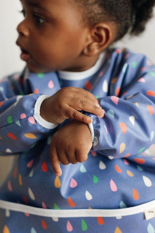 baby-bib-food-catcher-pocket.jpg