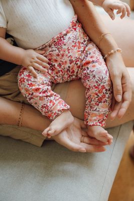 Baby-Leggings aus Baumwolle – Bordeaux mit Blumenmuster