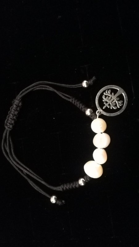 Pulseira "Árvore da Vida" prateada em aço em cordel c/pedras de água doce