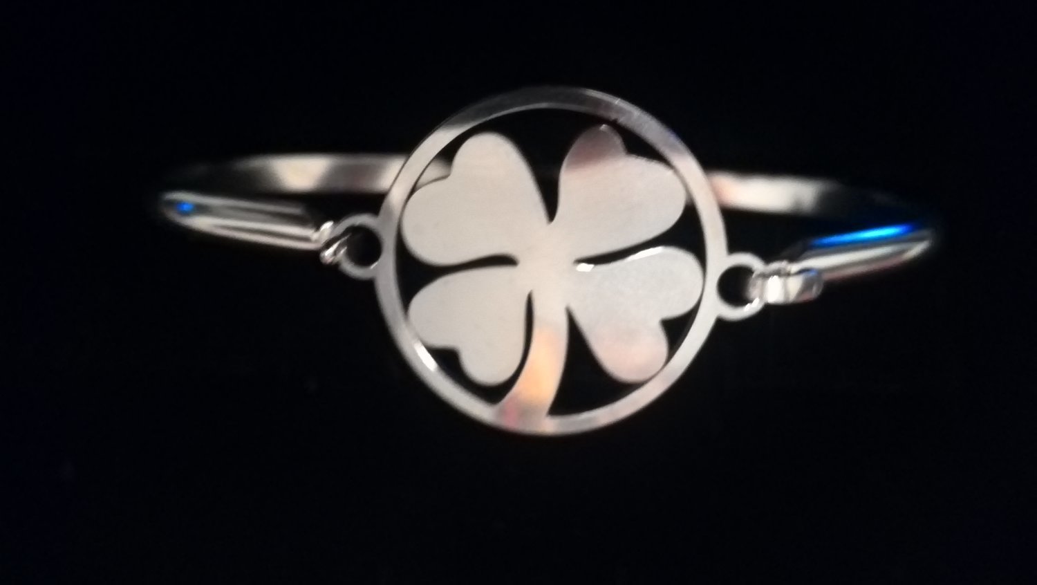 Pulseira em aço prateado "trevo da sorte"