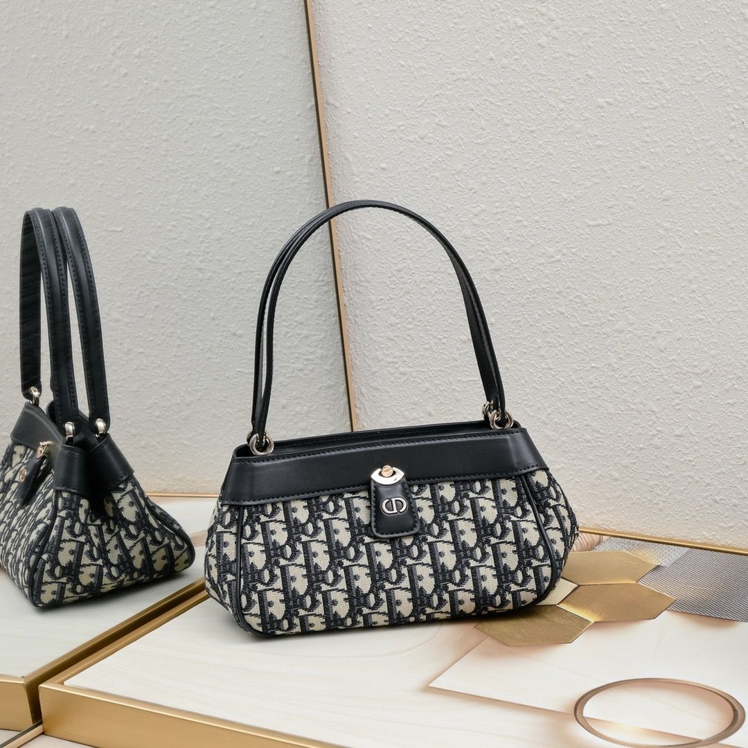 Dior women bag DOA31