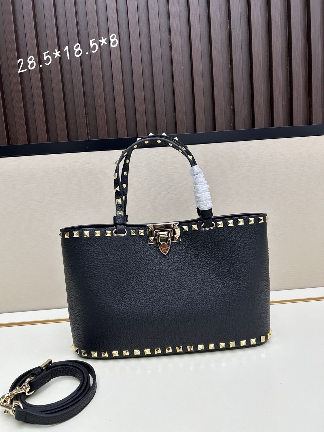 Valentino bag — Garavani Rockstud Handbag VLK01