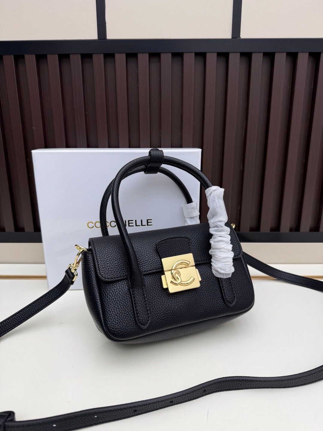 Coccinelle beat pebbled handle bag CCA03