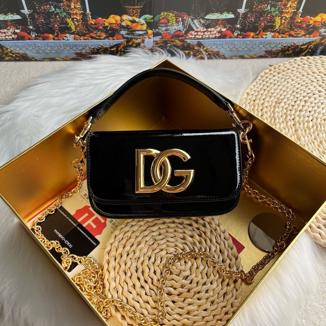 Dolce&amp;Gabbana patent leather shoulder bag DGBA07