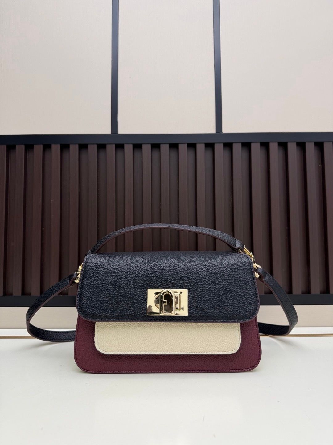 Furla 1927 handle bag FUB01