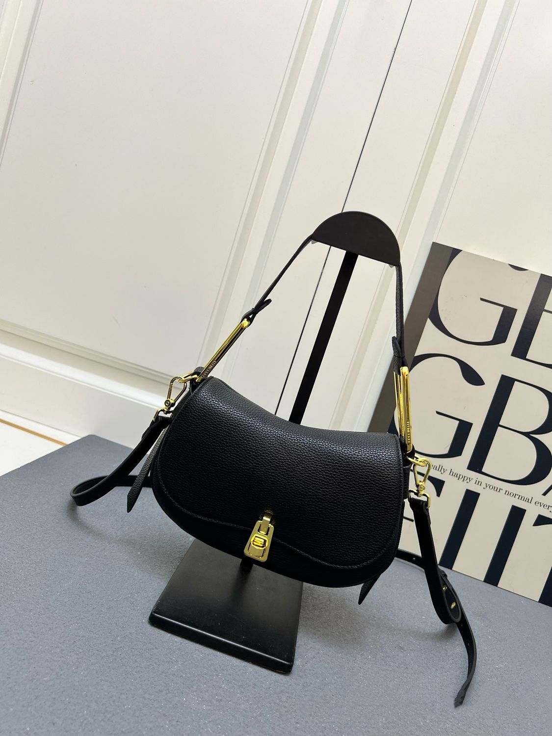 Coccinelle elegant shoulder bag handbag CCC04