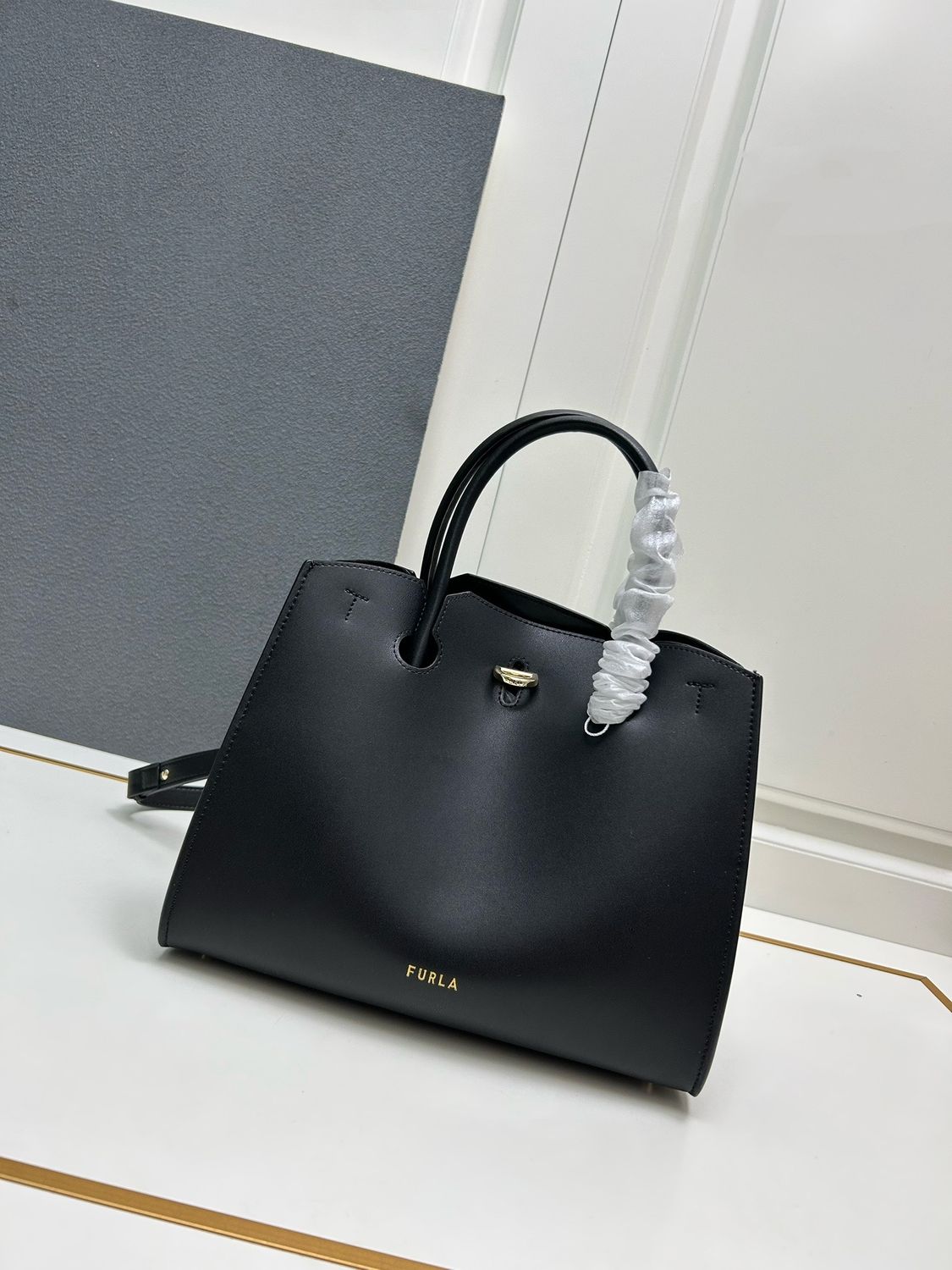 Furla simple leather handbag FUC03