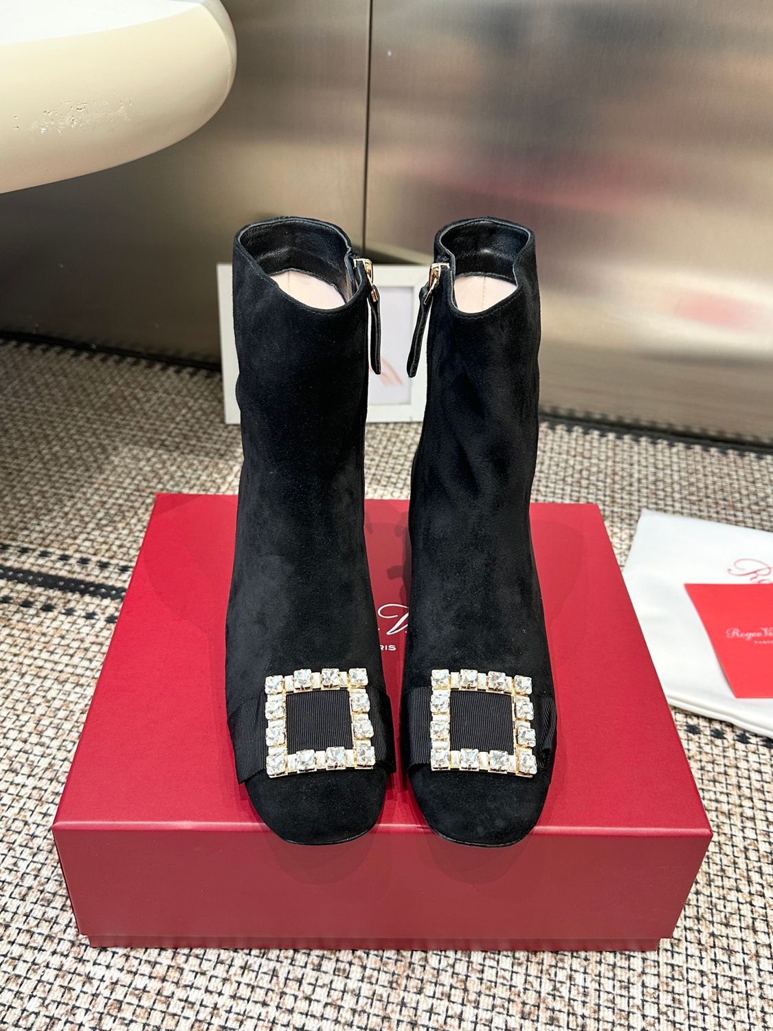 Roger Vivier RV26 suede boots ROBI05