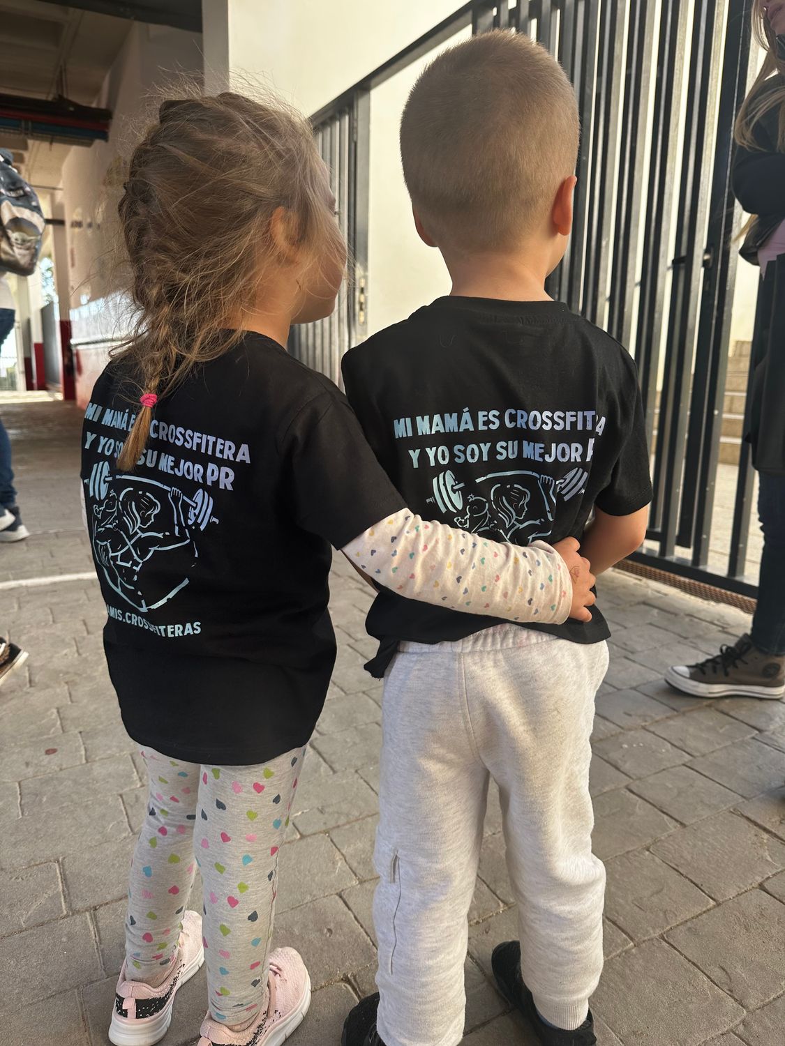 Camiseta negra infantil 1/2