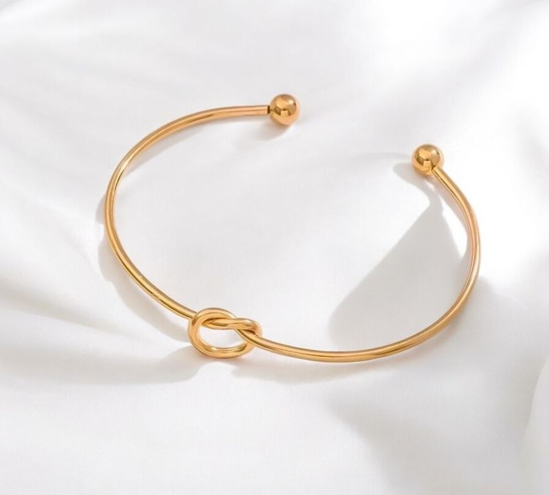 Enkelt stilfullt armband i rostfritt stål