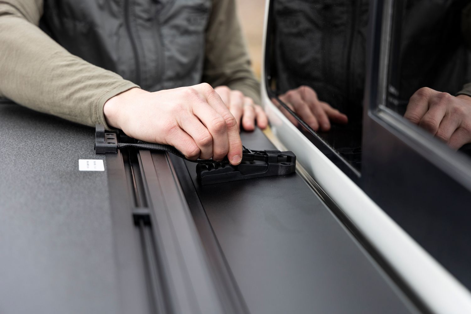 2005-2021 Nissan Frontier Hard Flip-Up Bed Cover