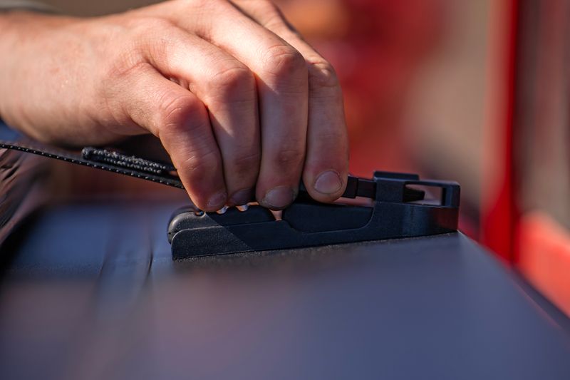 2022-2023 Nissan Frontier Hard Flip-Up Bed Cover