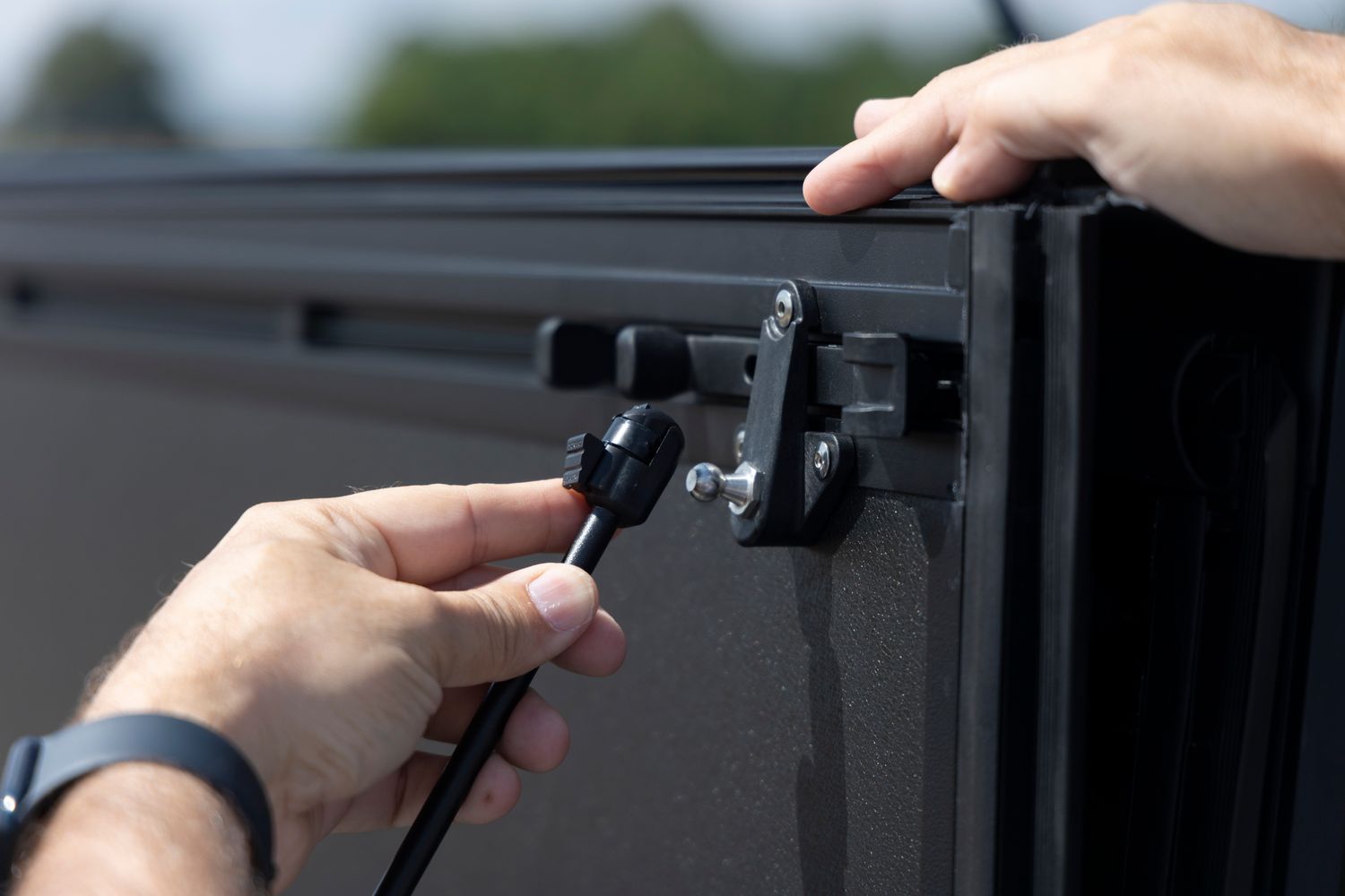 2022-2023 Ford Maverick Hard Flip-Up Bed Cover