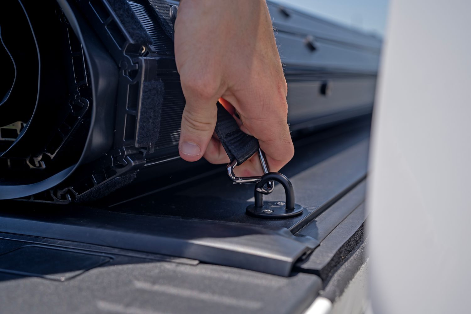 2020-2024 GM 2500 HD Hard Roll-Up Bed Cover