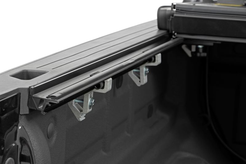 2020 Chevy Colorado Flush Cover