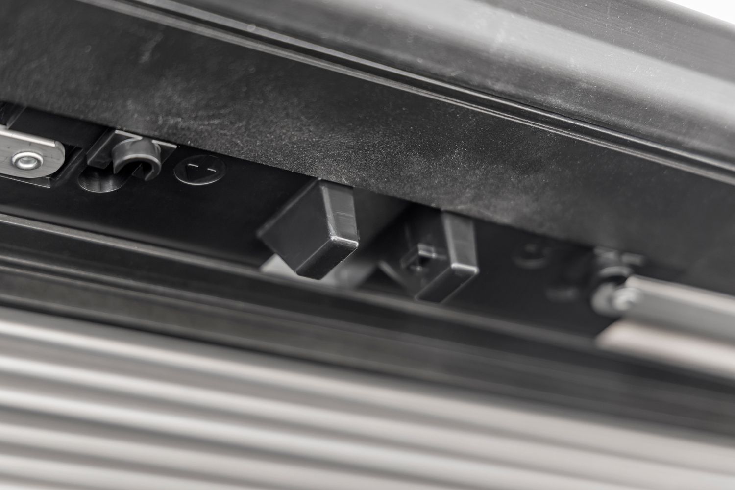 2007-2018 GM Retractable Hard Cover