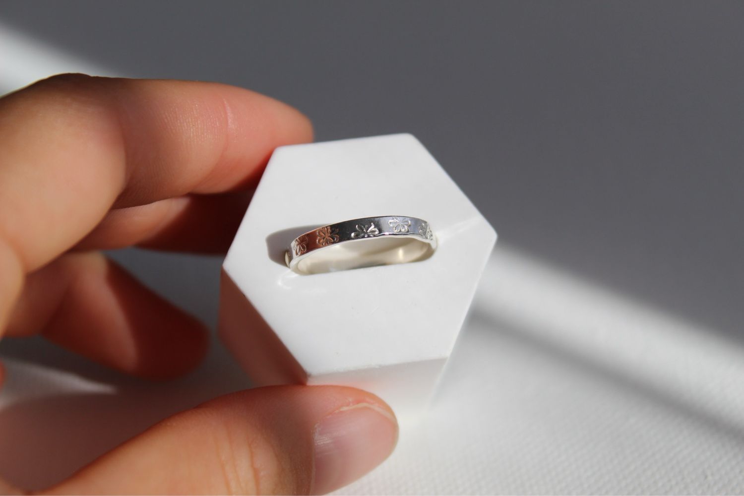 Daisy Stamp Band