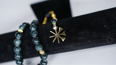 Yezidische Symbol Tesbih in schwarzer Farbe
