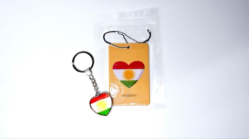 Kurdische Flagge set.  Schlüssel Anhänger  Duften aus Papier für Autos Set 2in1