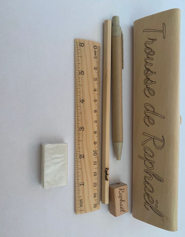 Trousse en bois avec ses accessoires