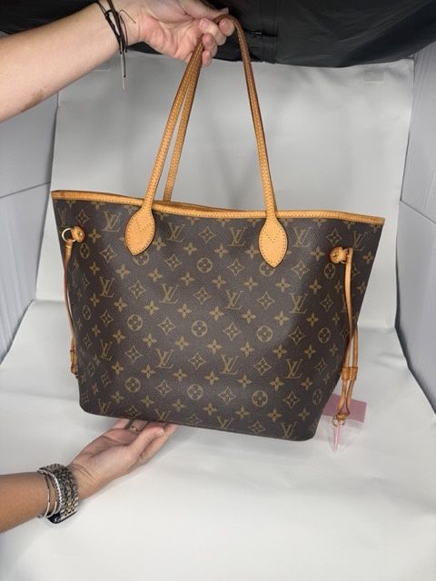 LV Neverfull MM Monogram