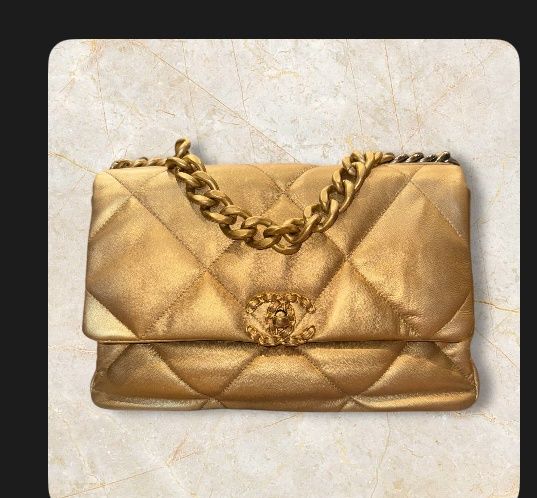 Chanel 19 Gold large