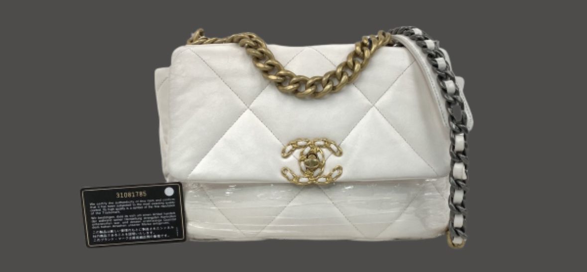 Chanel 19 white tri color chain