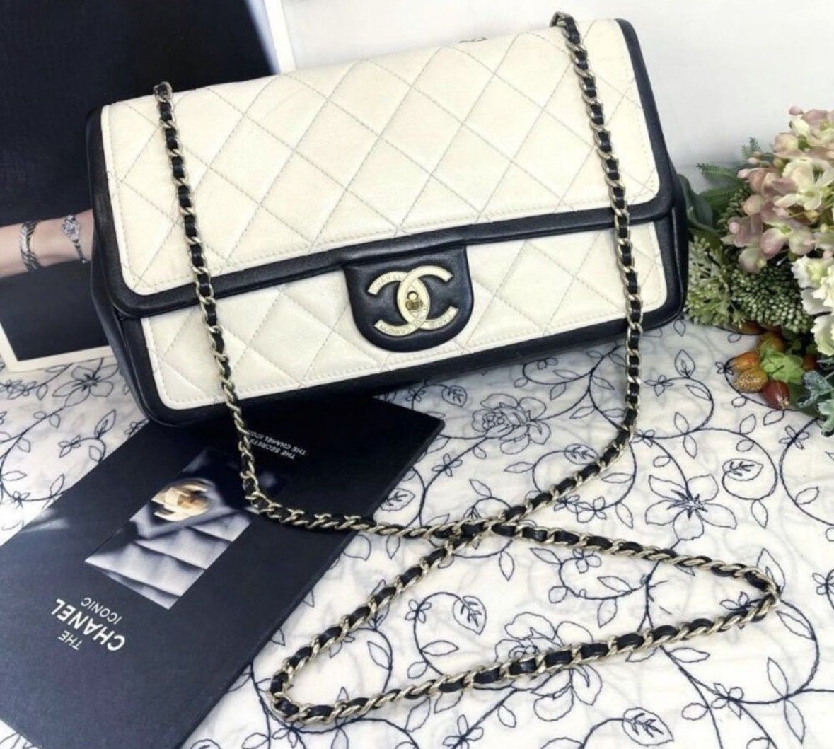 chanel classic flap bi color bl wh gold