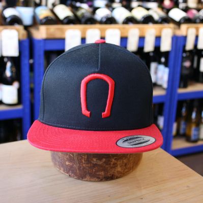 Flat Cap Yupoong Original Bonde - Black and Red