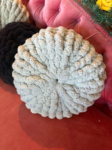 Hand knit pillow - round