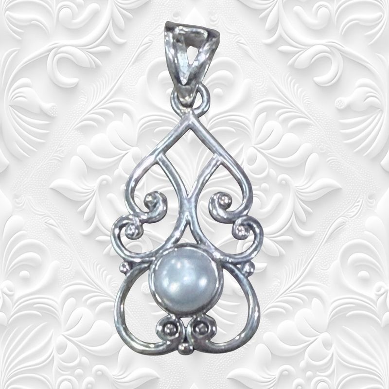Pearl Swirled Pendant