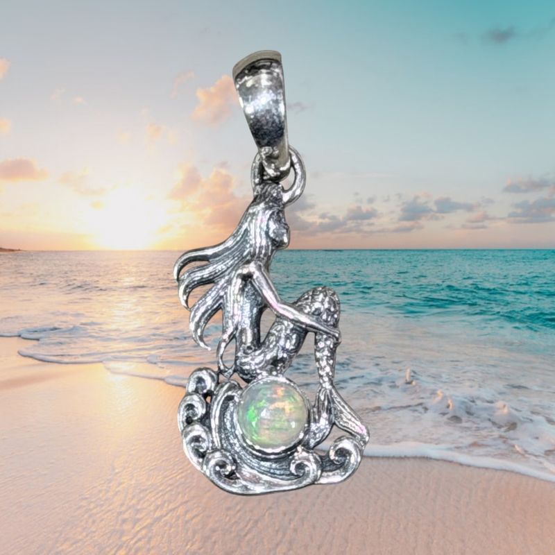 Welo Opal Sitting Mermaid