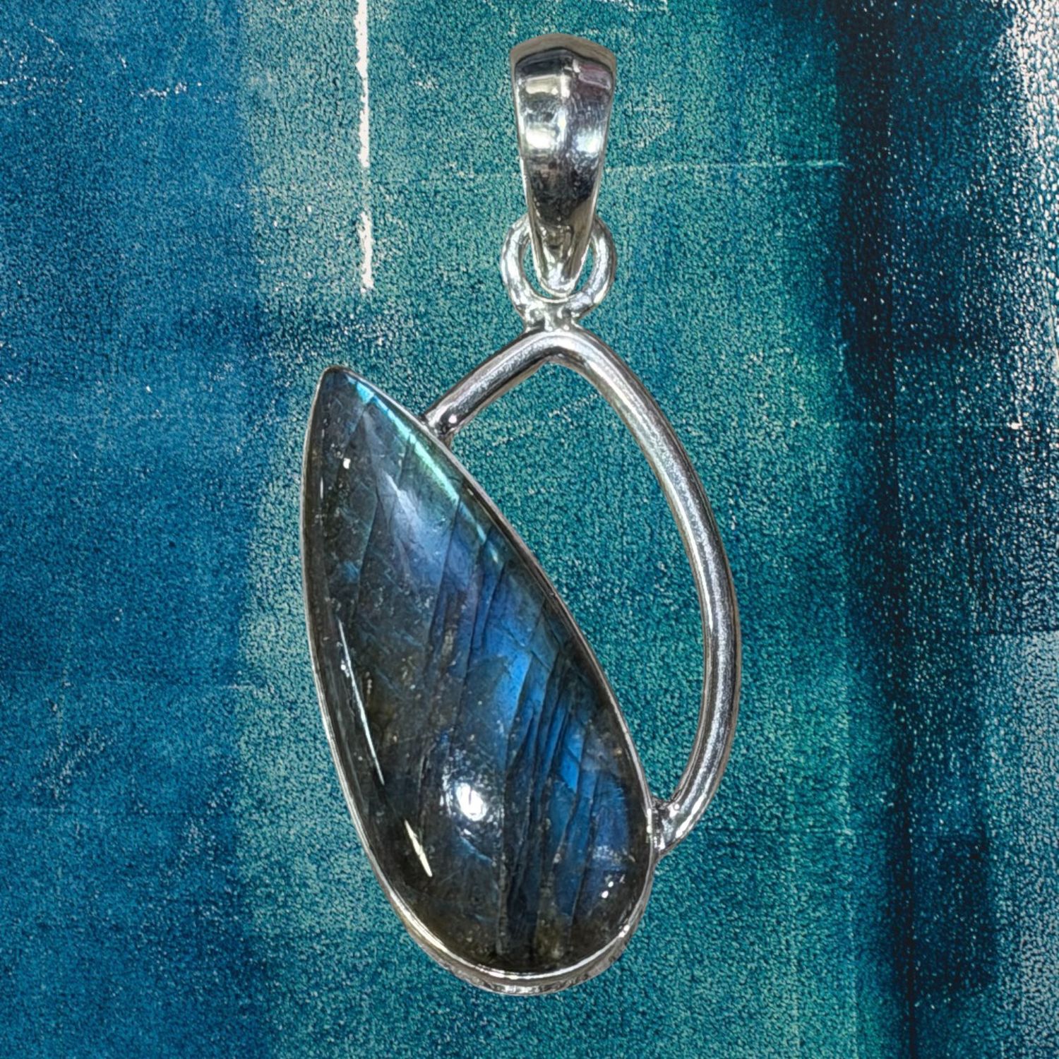 Labradorite Teardrop Side Pendant