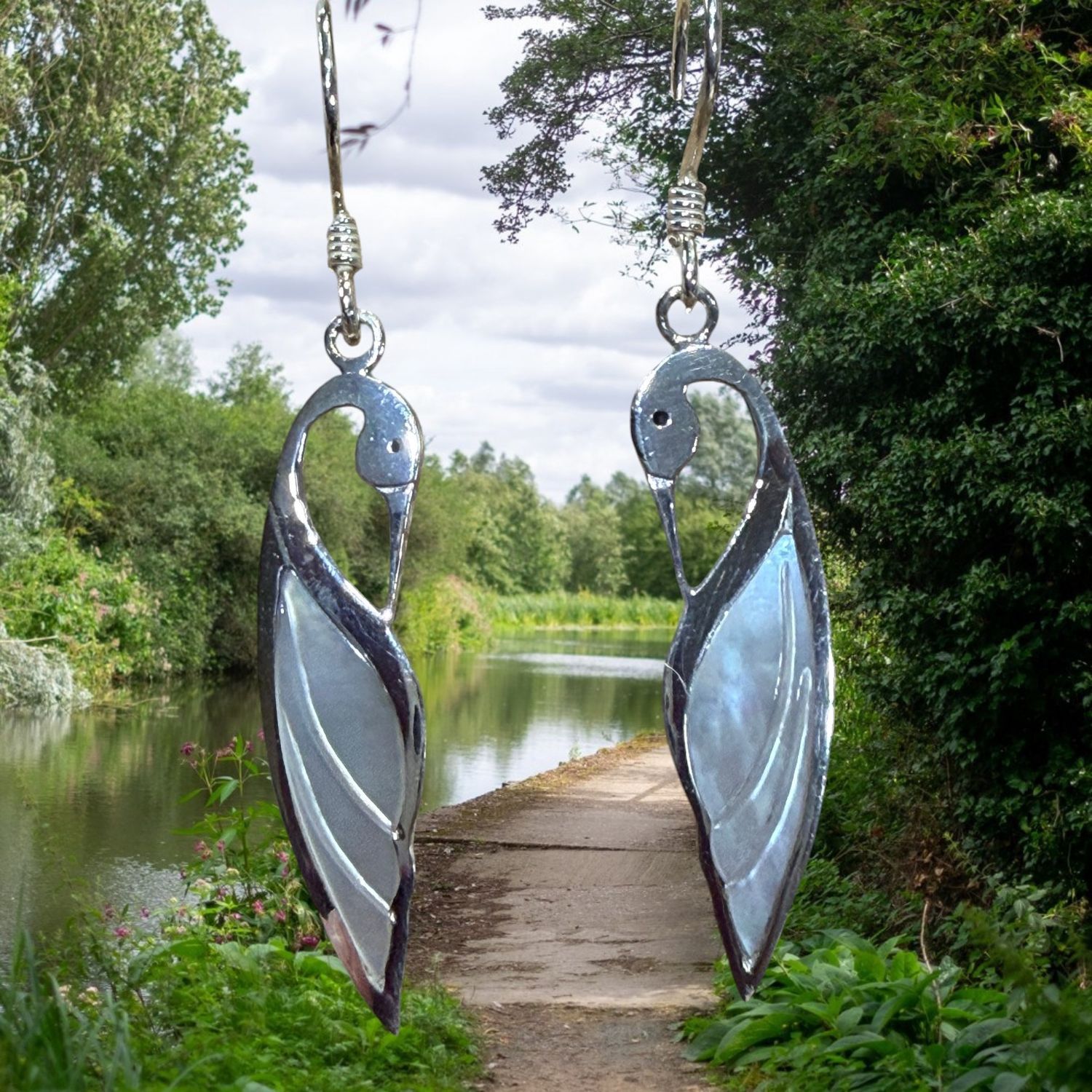 Mother of Pearl Swan S/S Earrings