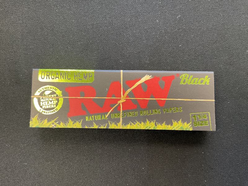 Raw Black Organic hemp rolling papers 1 1/4