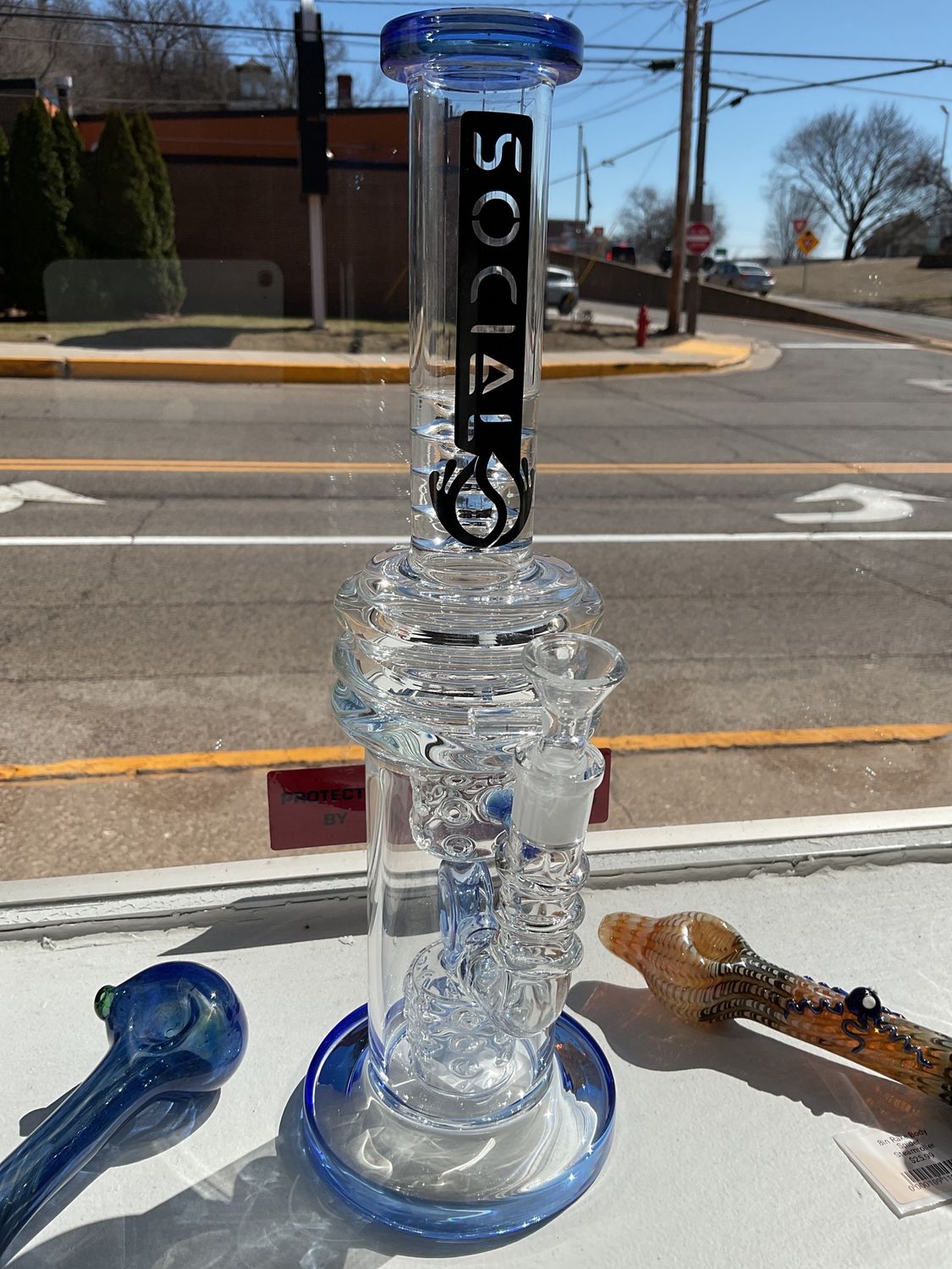 Social bong blue