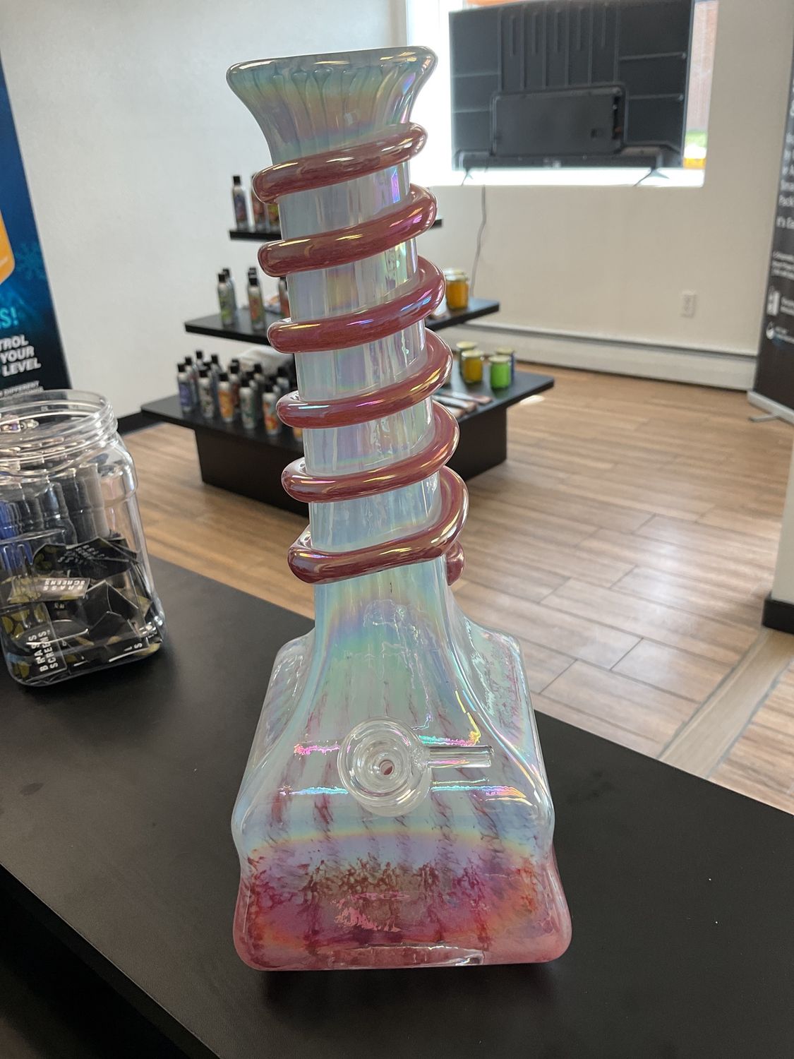 12” Eiffel Tower Climbing w/ Neck Rings Bong