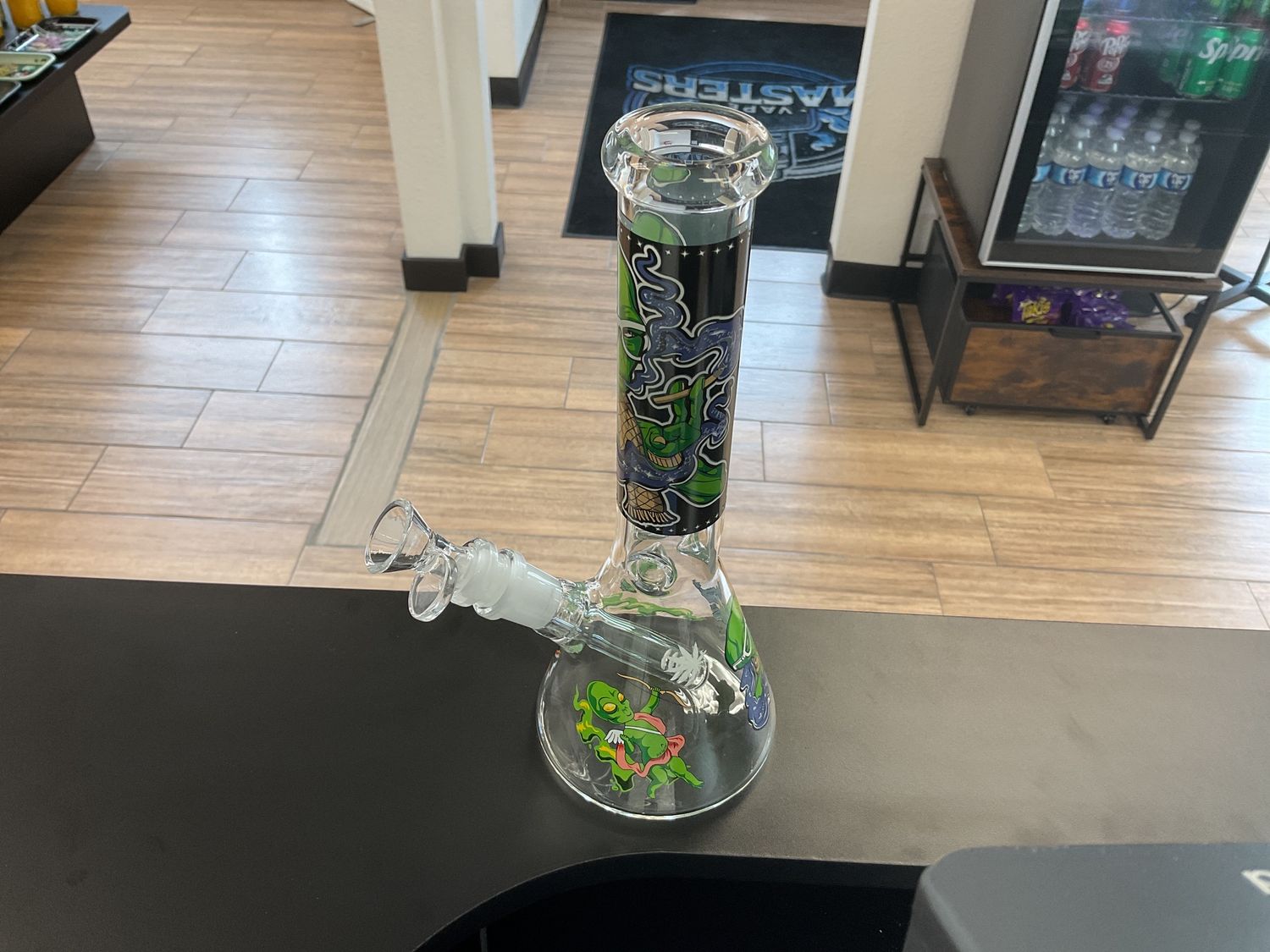 10” Alien breaker glow in the dark bong