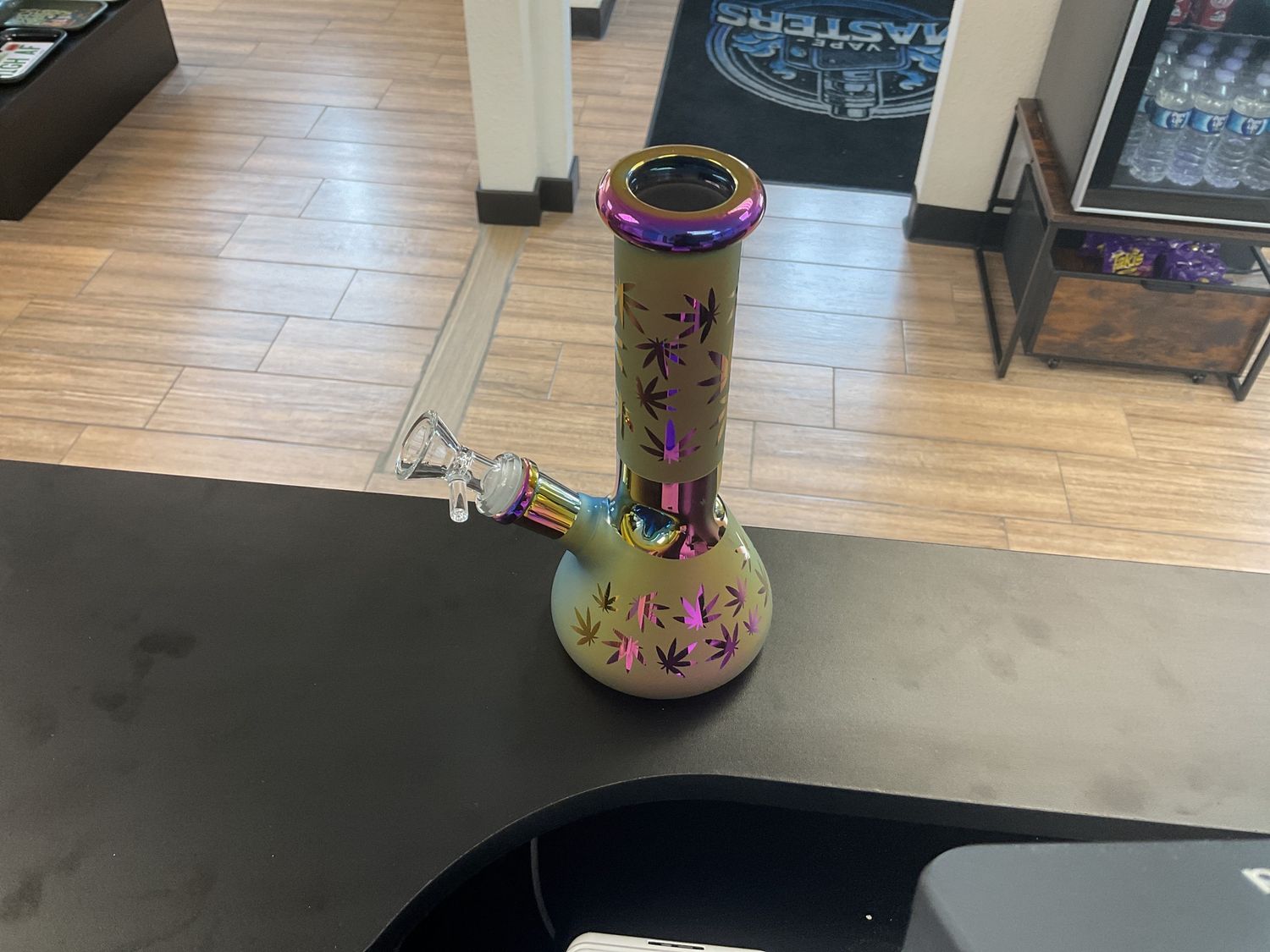 8” Electroplated Leaf Glow Bong