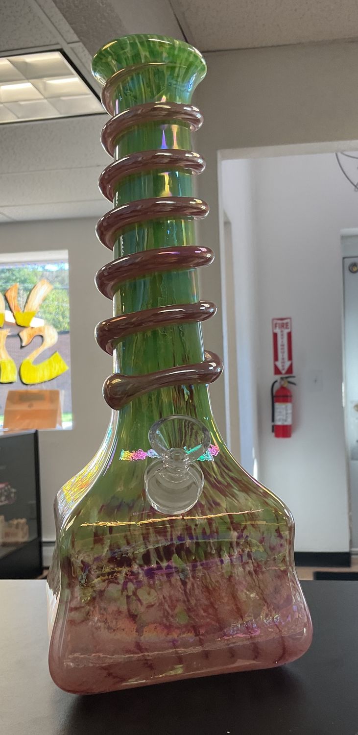 12” Eiffel Tower Climbing w/ Neck Rings Bong