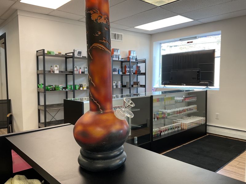 14.5 Smokin w/ Bob Water Bong